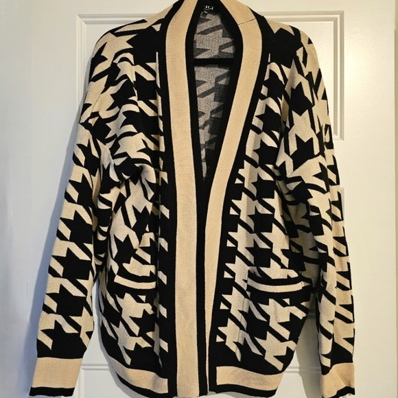 Vici Women's Houndstooth Cardigan Sz medium - Picture 2 of 6